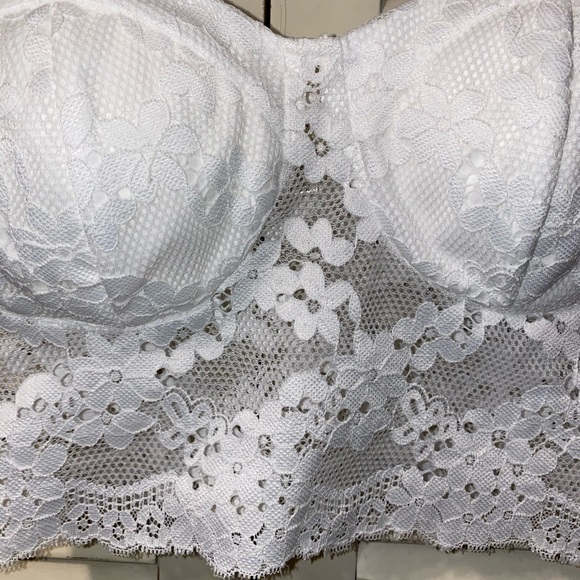 White Lace Padded Crop Top - Picture 3 of 11
